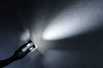 En lommelykt på en overflate